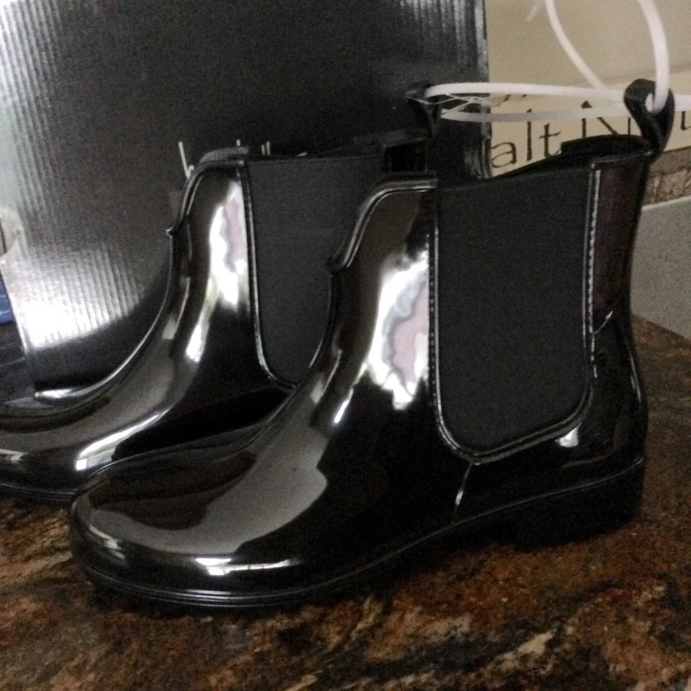 Nicole Miller Black Patent Hannah Chelsea Boots Waterproof New in Box Size 10